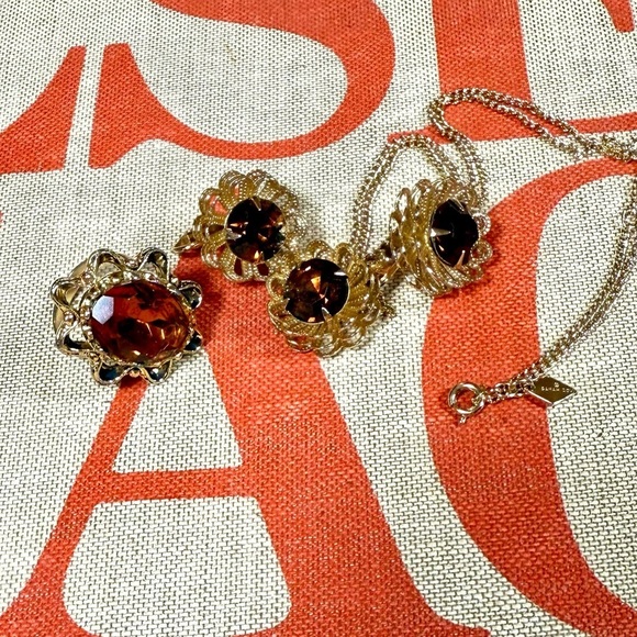 Vintage Sarah Coventry Jewelry Set with Amber Earrings Necklace & Ring - Picture 2 of 6